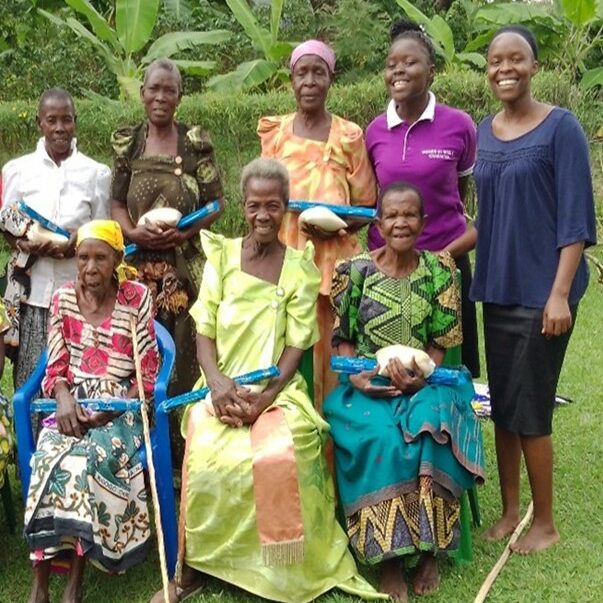 Kimwanga - group of widows with Kimwanga team