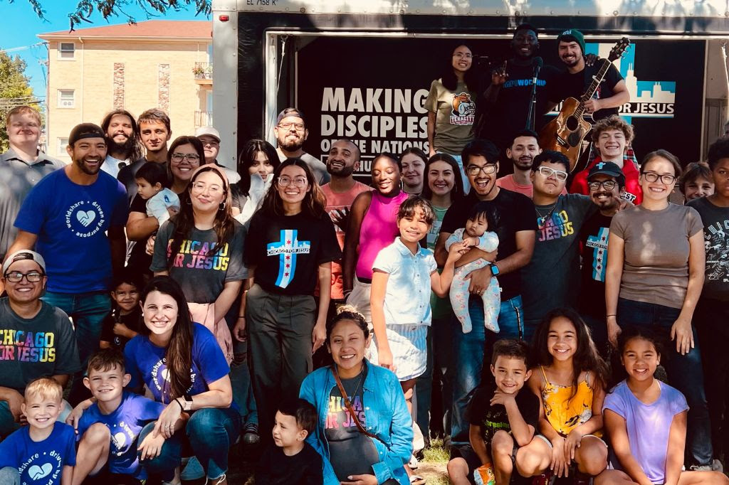 We partnered with Chicago for Jesus to distribute 300 Impact Kits and provide outdoor worship, snacks and activities to the Elmwood Park community just outside of Chicago.